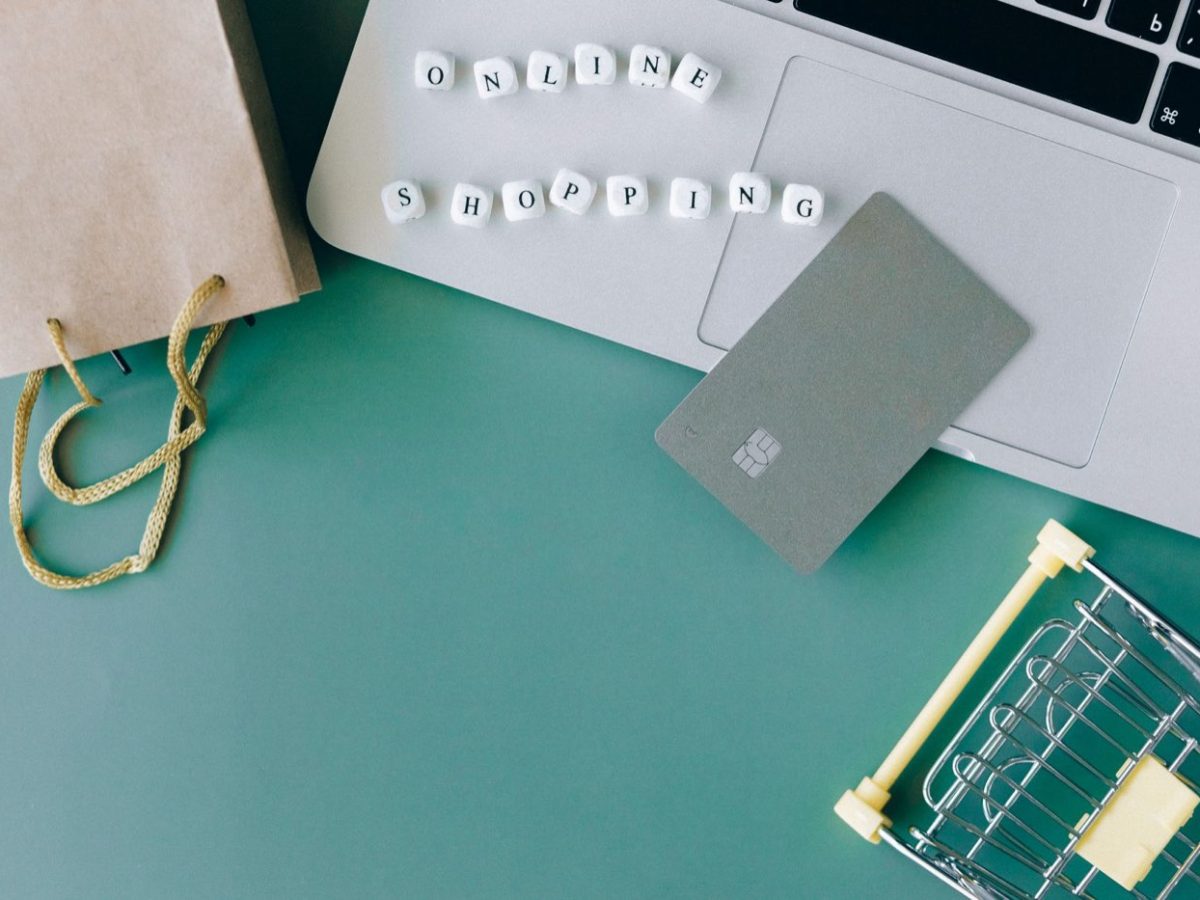 Shopify vs WooCommerce comparison for merchants
