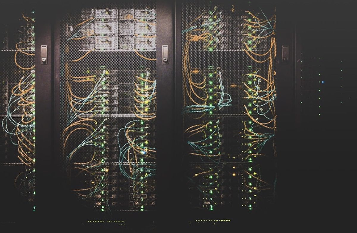 Cloud hosting vs shared hosting: compare architecture and costs