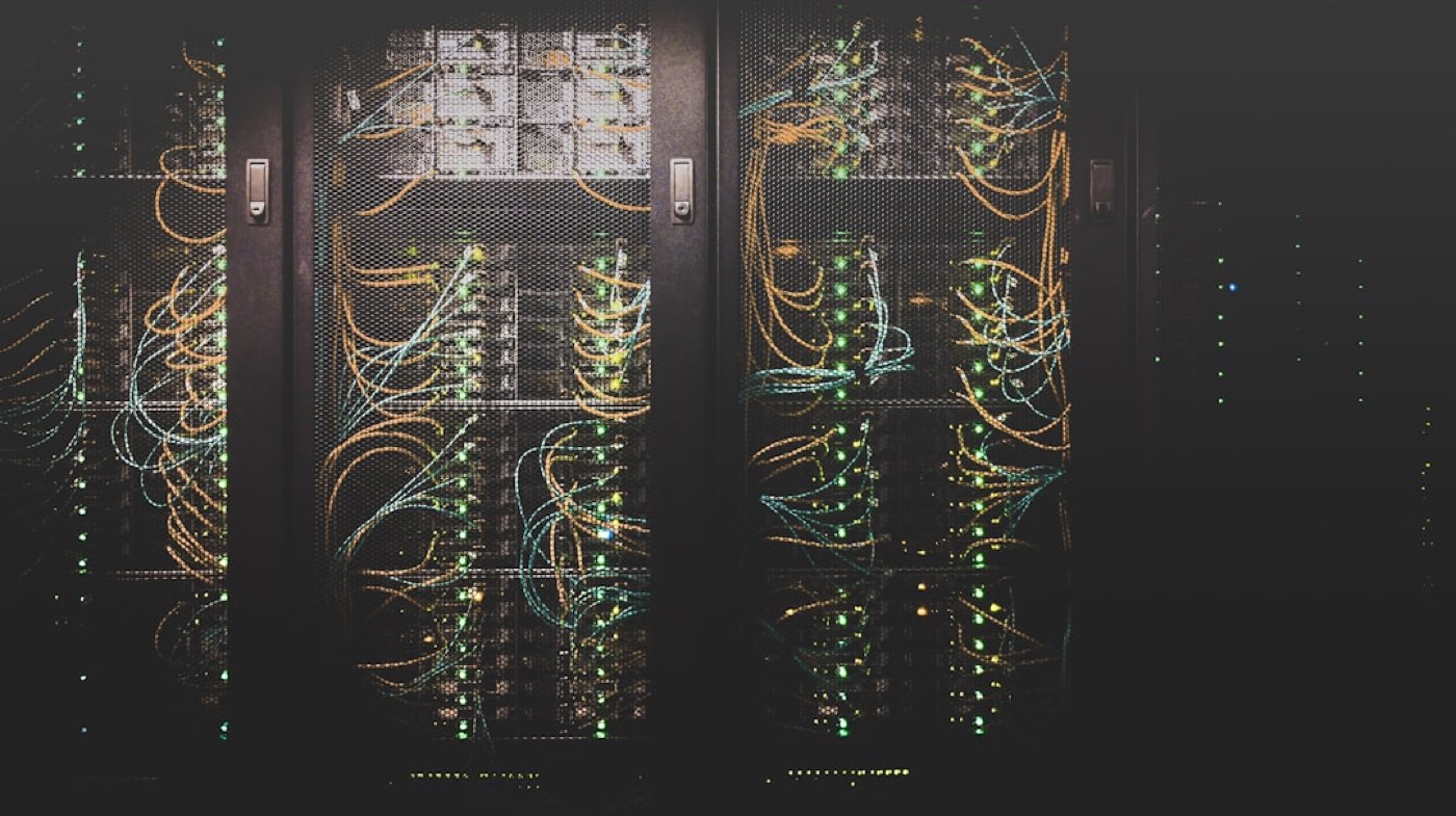 Cloud hosting vs shared hosting: compare architecture and costs